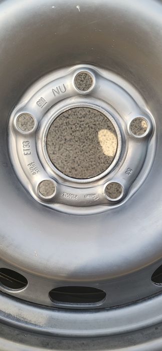 Vand cauciucuri de iarna cu jante 185/65/R15