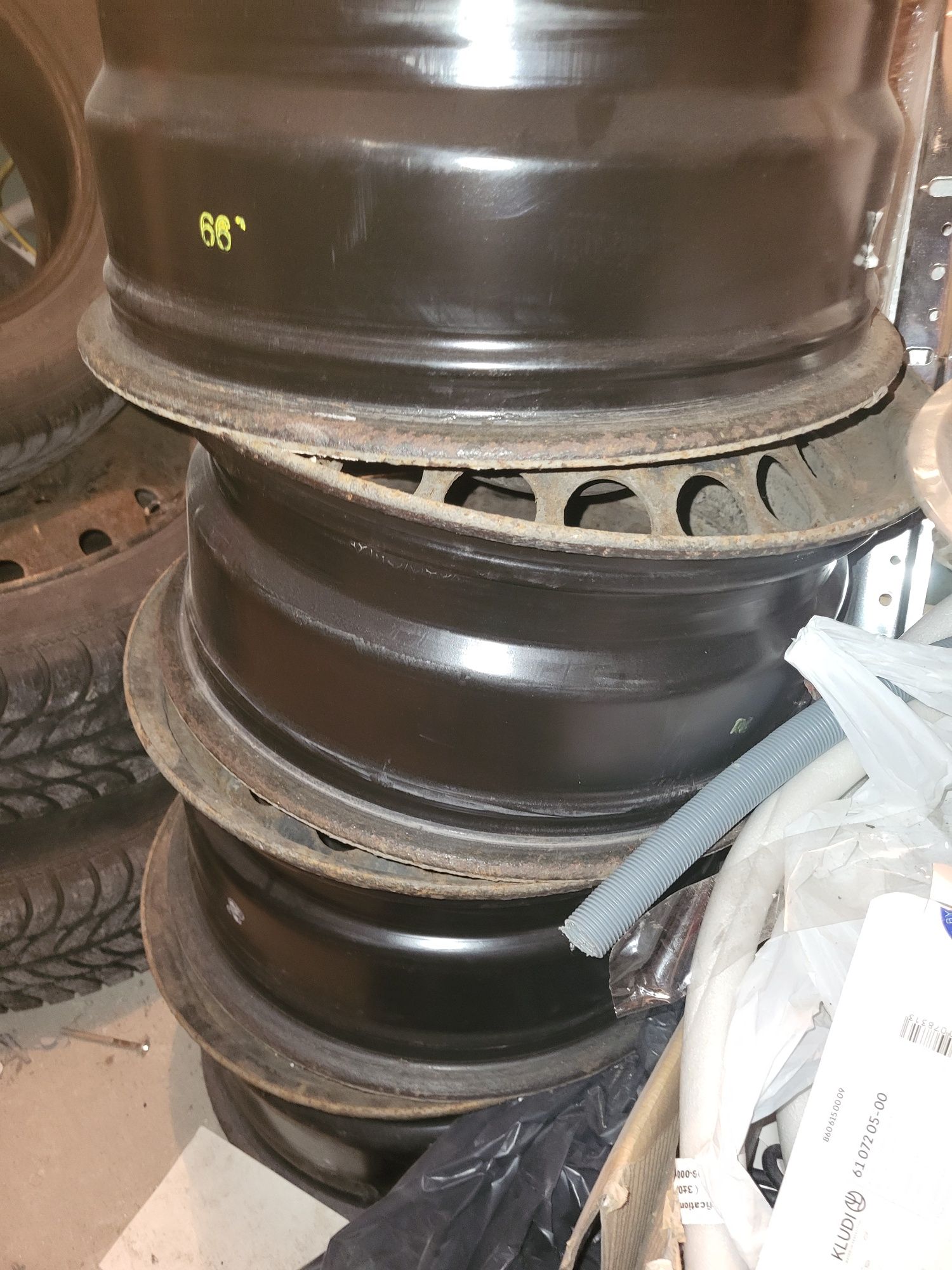 Jenti Audi originale de 16 cu capace originale