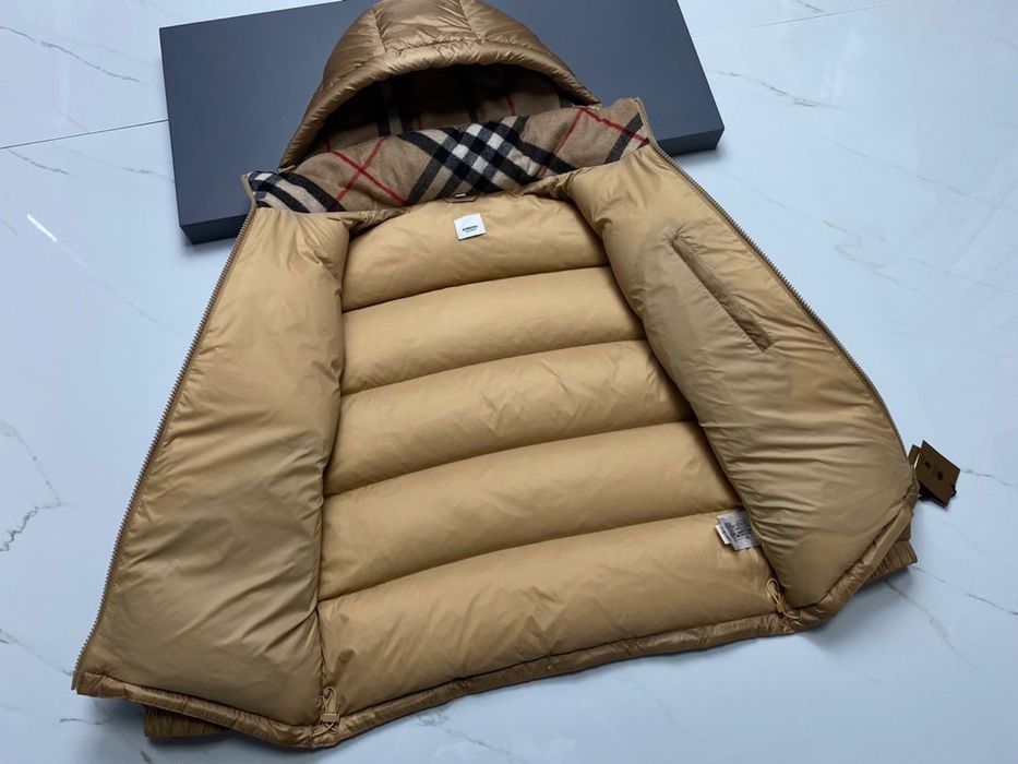 Geaca Burberry , calitate premium , pe comanda , noua , M