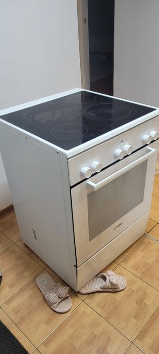 Продам электро плиту  BOSCH
