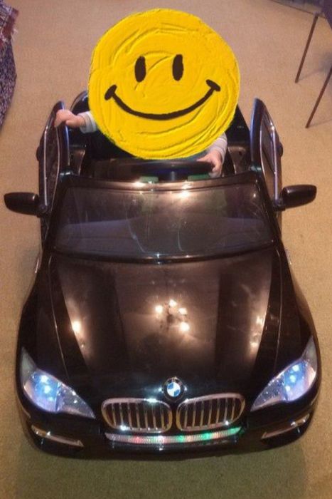 Продам детскую электромашинку БМВ