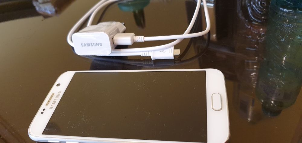 Продавам Samsung Galaxy S 6