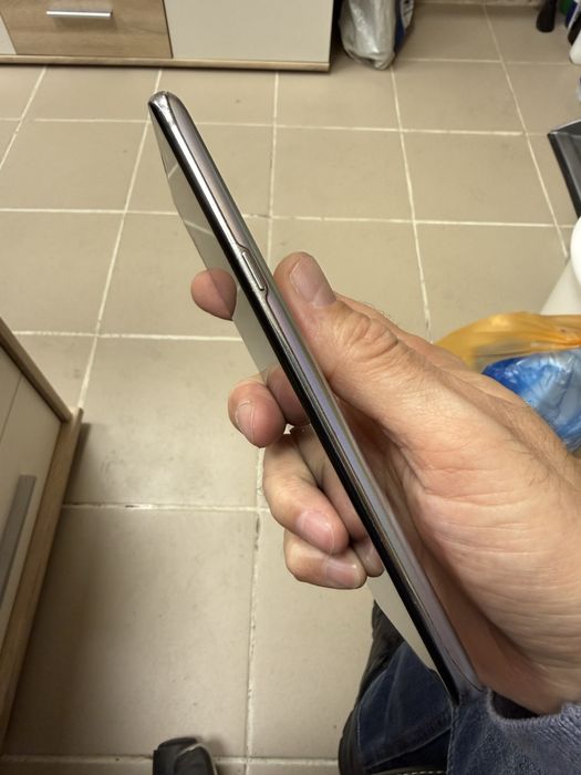 Samsung Galaxy S10 5G 8/256gb - отличен