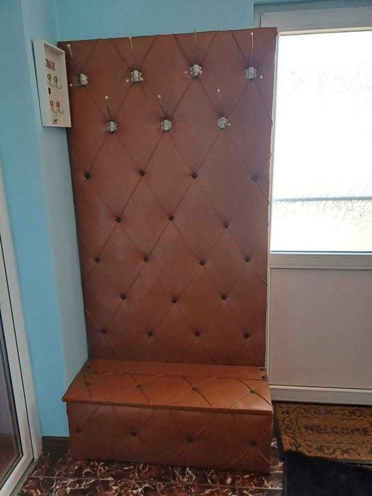 Cuier maro din piele