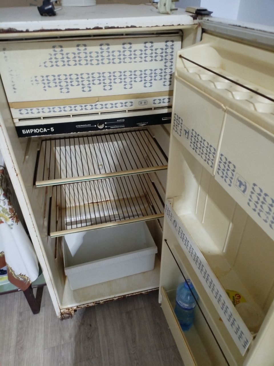 Продается старый холодильник, работает исправно, хорошо морозит