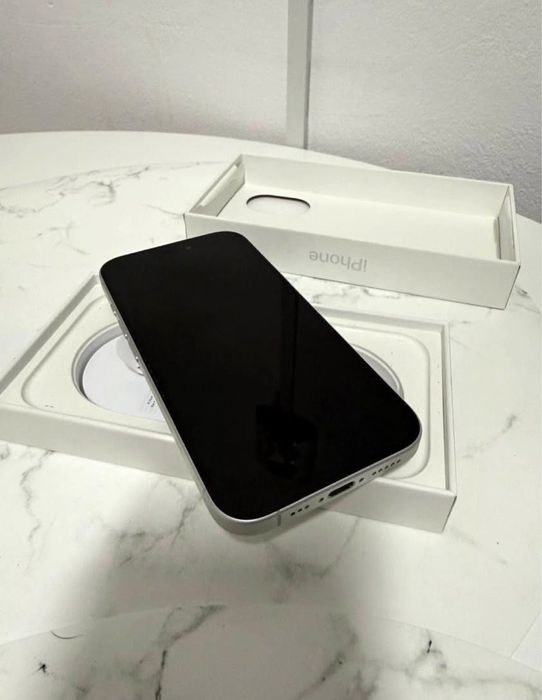 Vand iphone 16  Arata ca nou