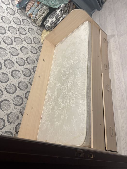 Продам кровать односпалка  б/у