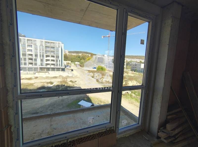 Тристаен просторен апартамент за продажба, в новострояща се сграда, кв