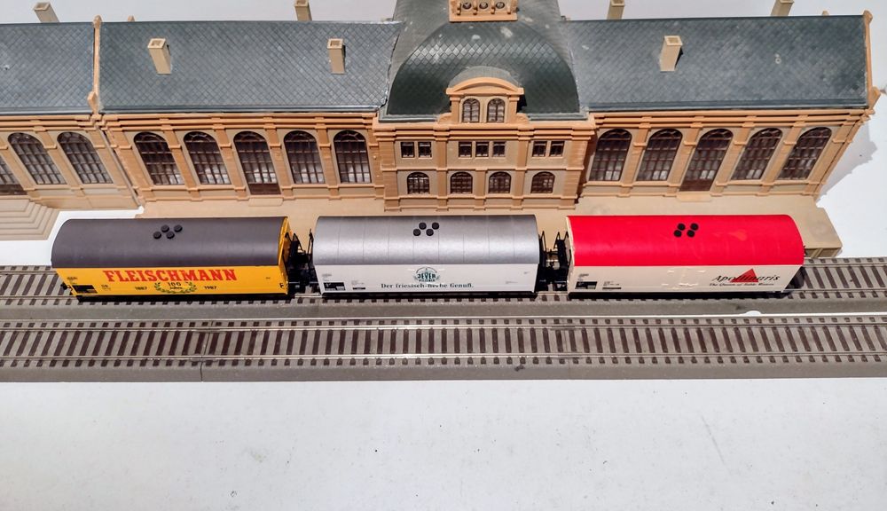 2) Set machete vagoane frigorifice trenulet Fleischmann HO
