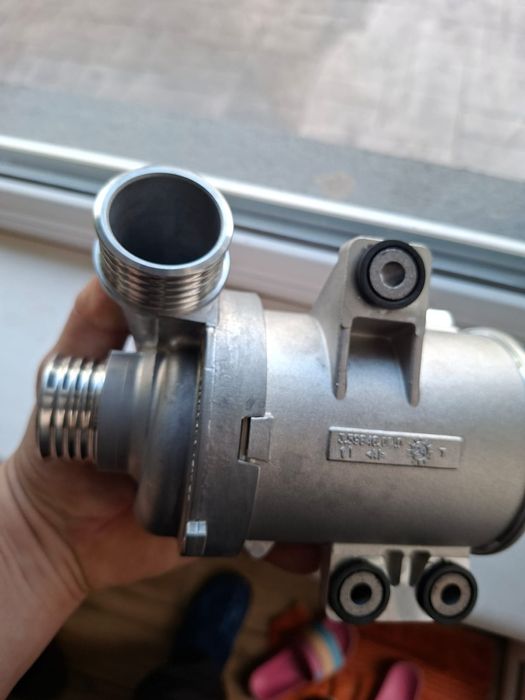 Pompa de apa  electrica noua BMW 2016