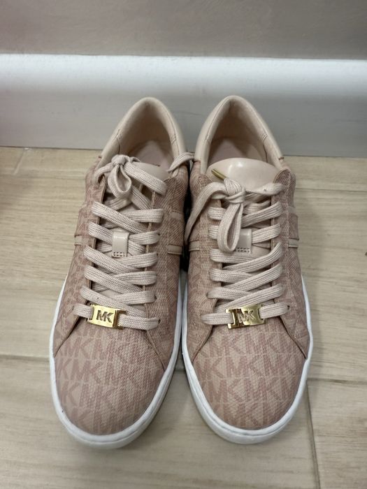 Обувки Patrizia Pepe,Michael Kors,Armani