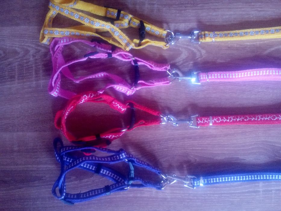 Нагръдник с повод за дребни породи кученца