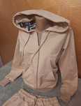 Trening dama Guess