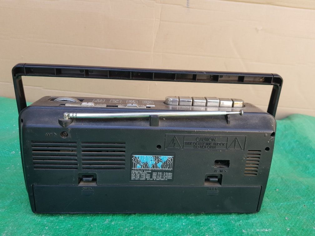 Radio Casetofon portabil marca : Thakral , model mono
