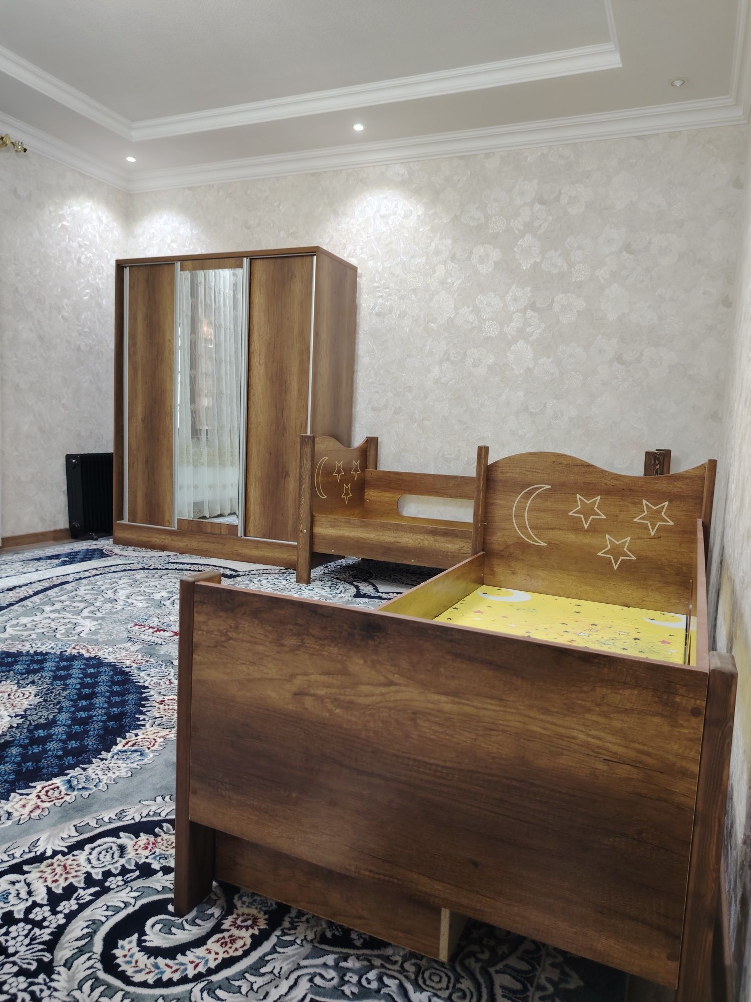 Детский шкаф ва 2 та кровать