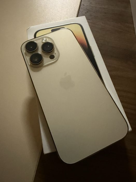 Iphone 14 pro с кутия и зарядно в перфектно състояние