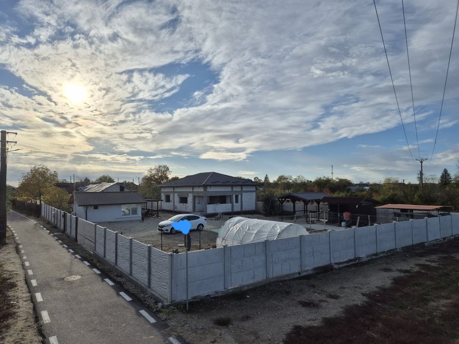 Casă parter și anexă la 15 min de Pitești  (Căteasca))