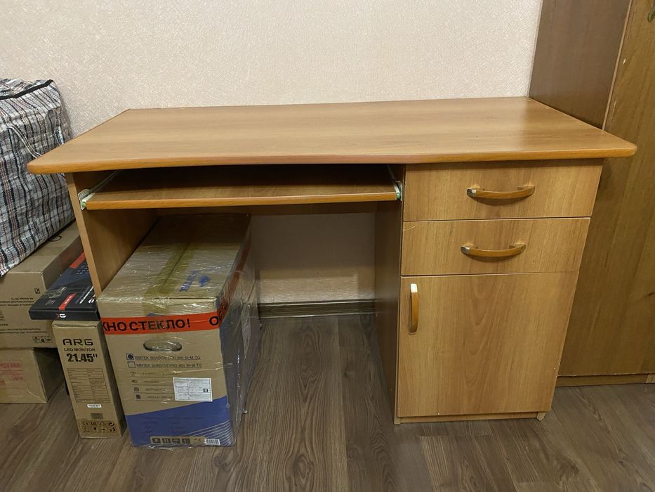 Продам офисный стол