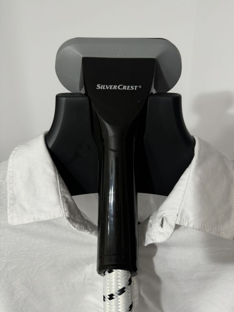 Aparat de calcat vertical cu abur