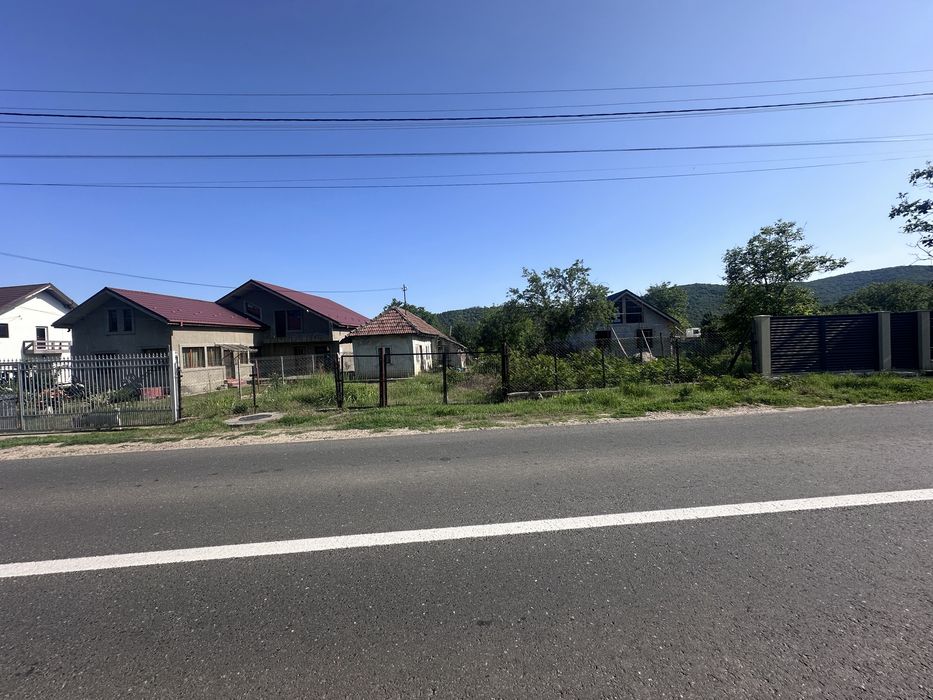 Casa batraneasca + teren Mierea