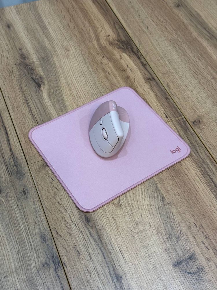 Продам эргономичную вертикальную мышь Logitech Lift с ковриком