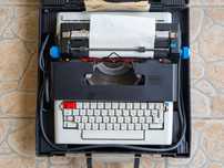 Mașină de scris electrică Olivetti Lettera 36, AZERTY