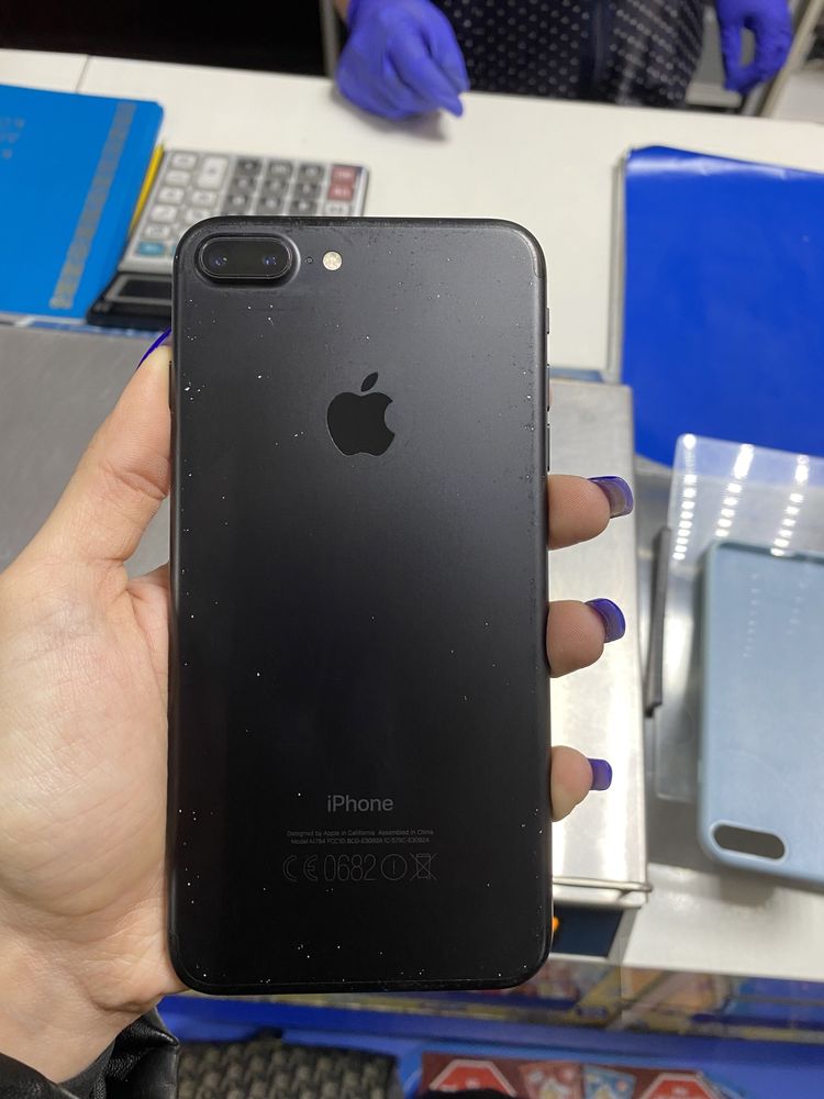 Продам Iphone 7+