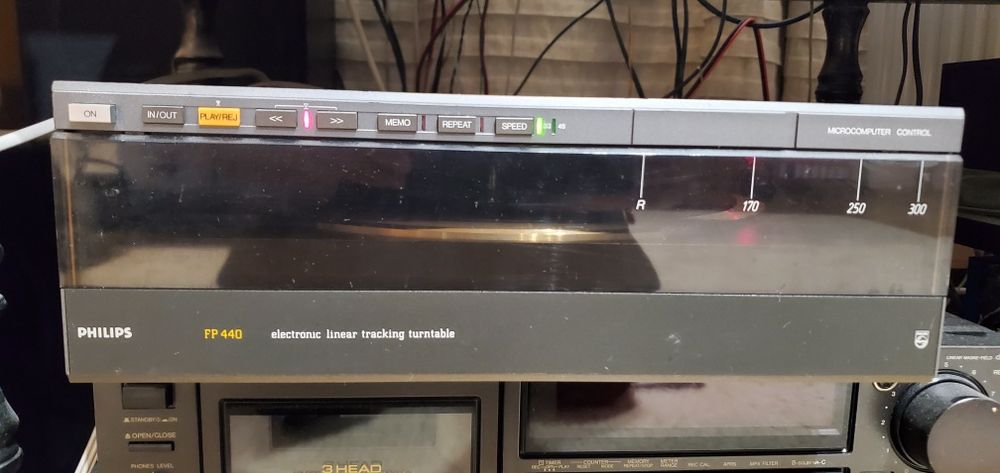 Продавам грамофон Philips