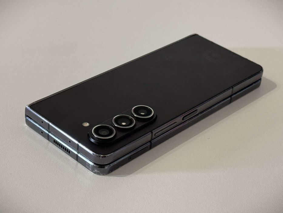 Бартер! Galaxy Z Fold 5 512GB Phantom Black (Черен)