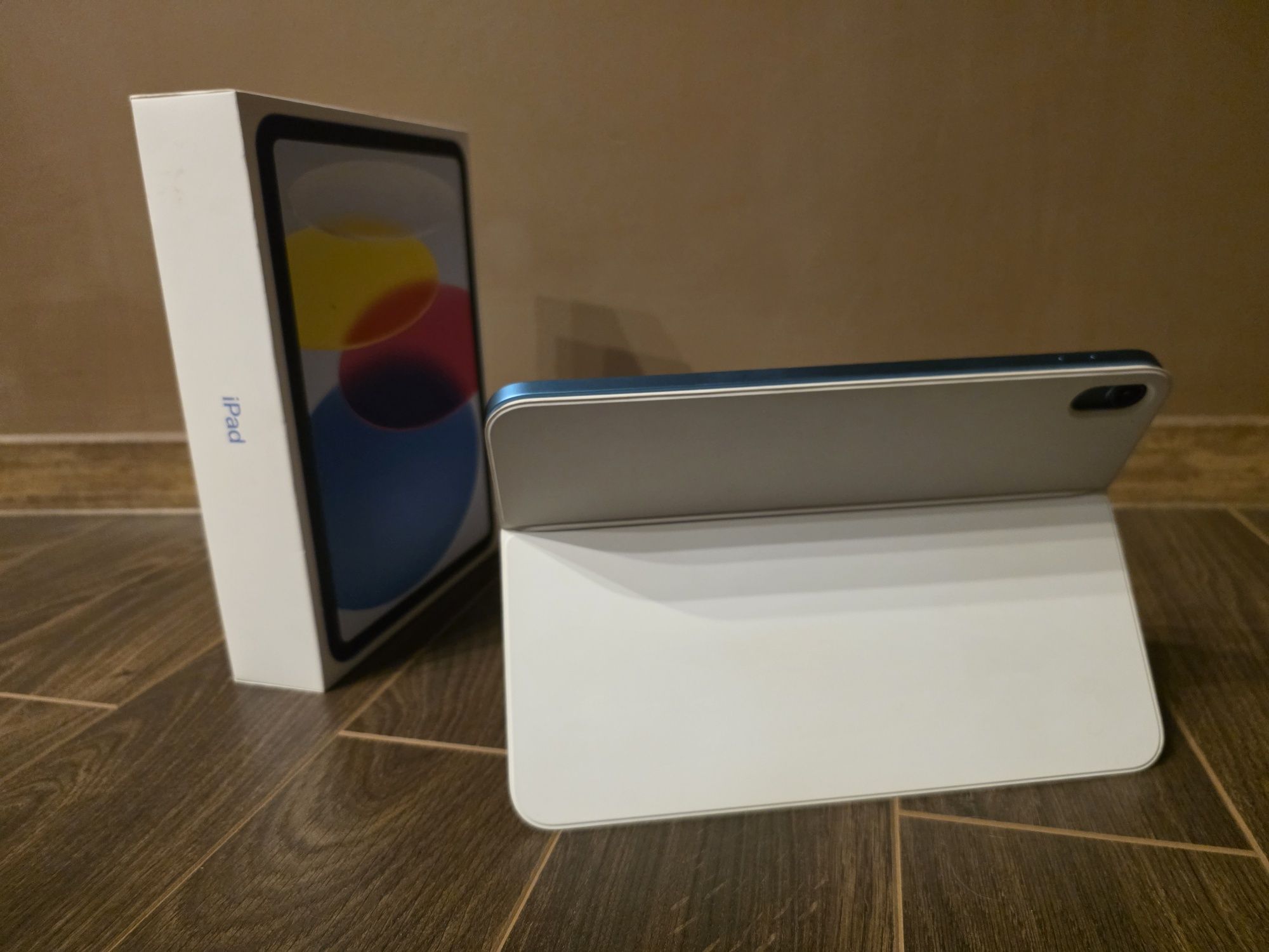 iPad 10 64GB + Apple Keyboard Folio