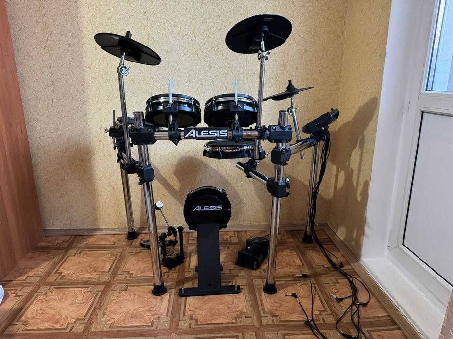 Продам электронную ударную установку Alesis SurgeMeshKit