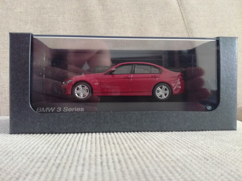 Vand macheta BMW seria 3 F30 sedan, editie de reprezentanta scara 1/43