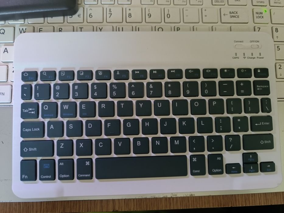 Tastatura wifi .