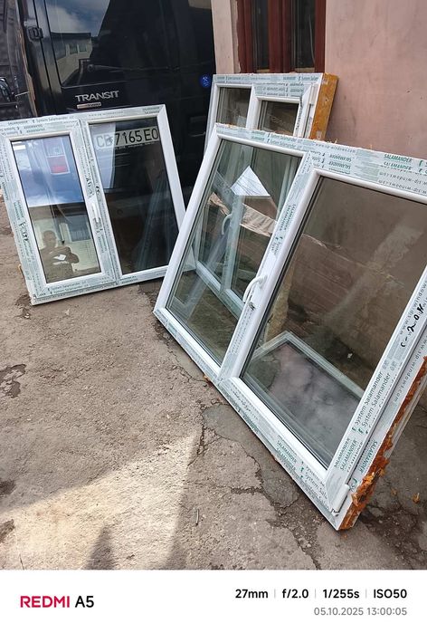 Продавам PVC прозорци и балконски врати на Саламандър още с лепенки ок