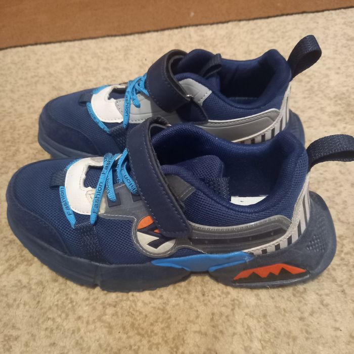 Продам кроссовки 36р.