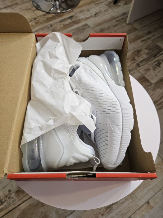 Nike Air Max 270 (noi, mărimea 39 și 40)
