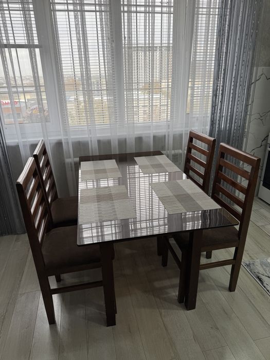 Стол со стульями