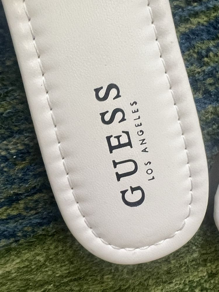 Чисто нови чехли guess
