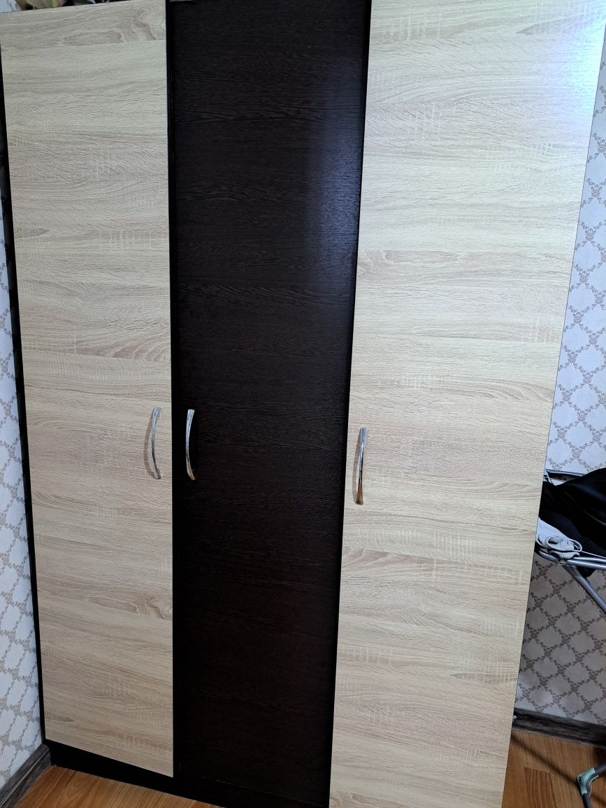 Продам шкаф для одежды