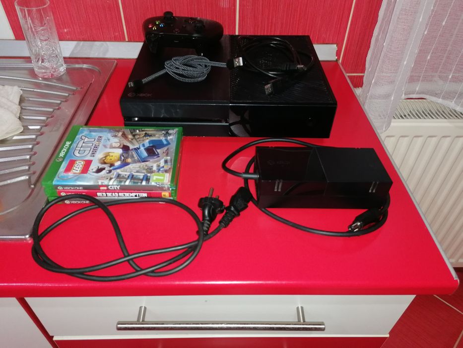 Vand xbox one 1tb. Pret negociabil
Vine cu maneta.