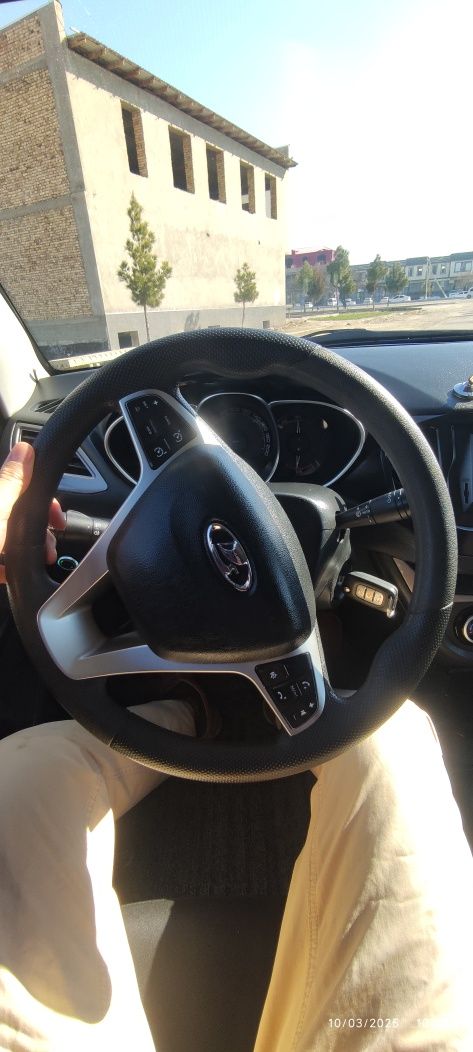 Lada Vesta sotiladi tayyor qora