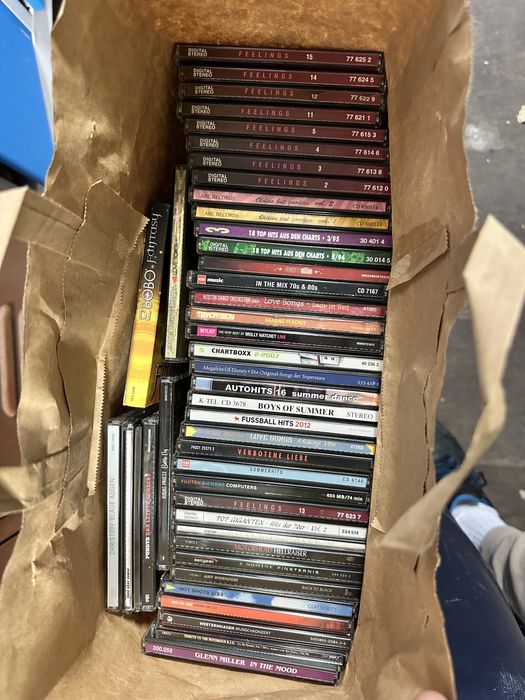 Otter box , iphone, huse, foli, geaca , costum ski, new era