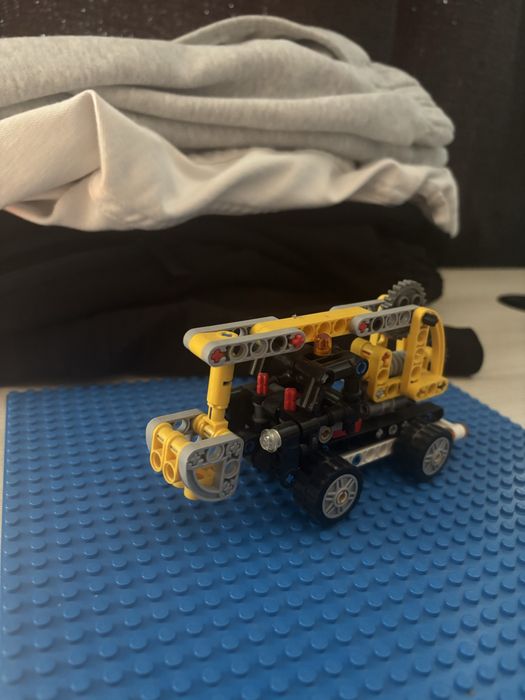 Lego Tehnic 42031 Masina cu macara