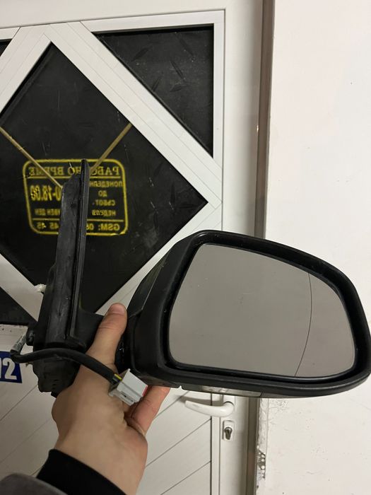 Дясно огледало..