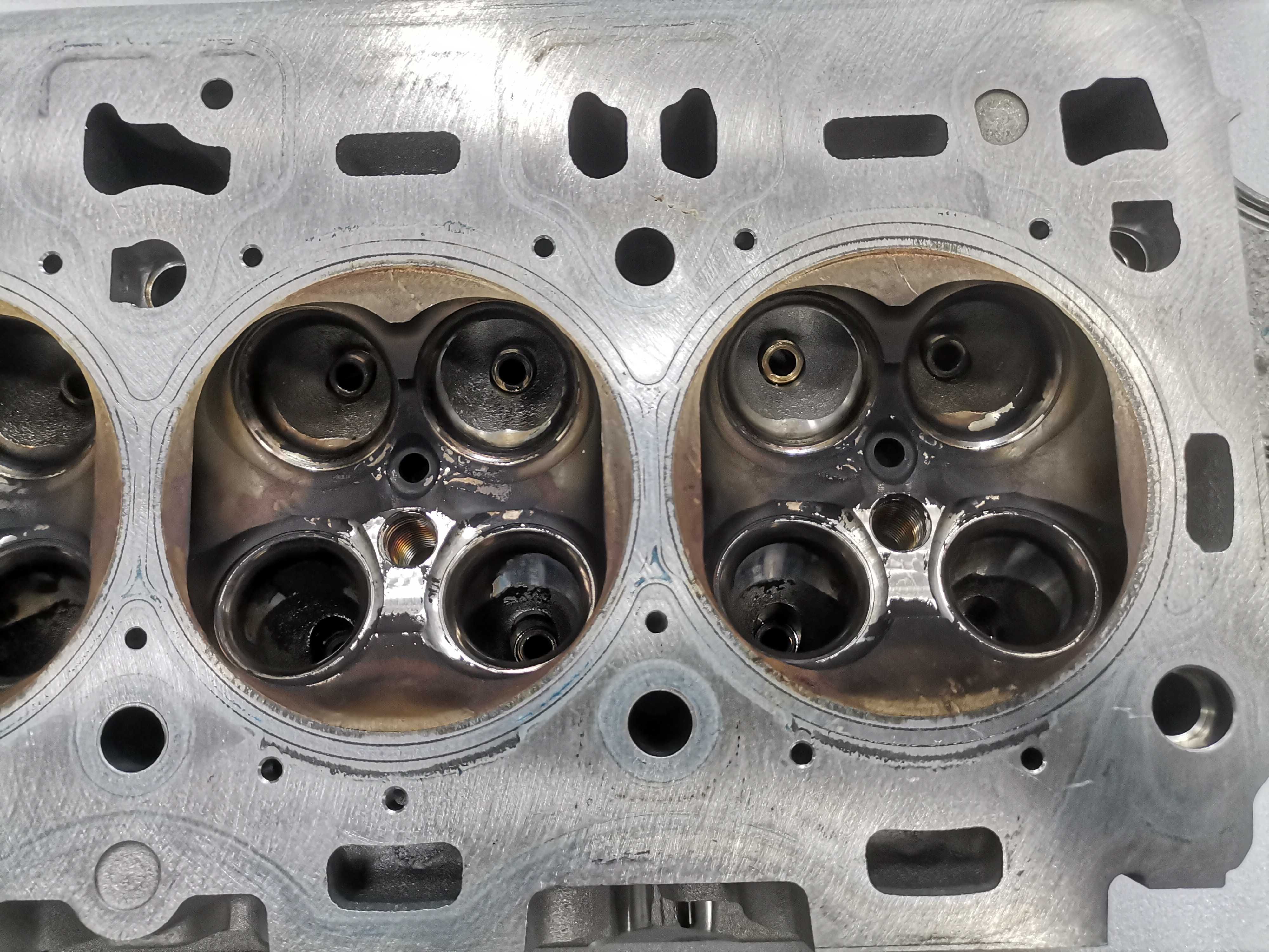 Ново S63B44B Комплект Цилиндрова Глава Дясна 5-8 S63 BMW F90 F95 F96