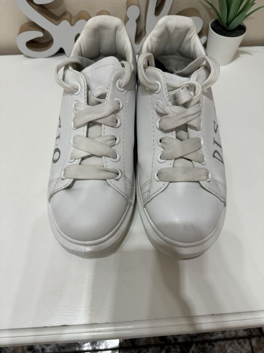 Бели сникърси 37 номер !