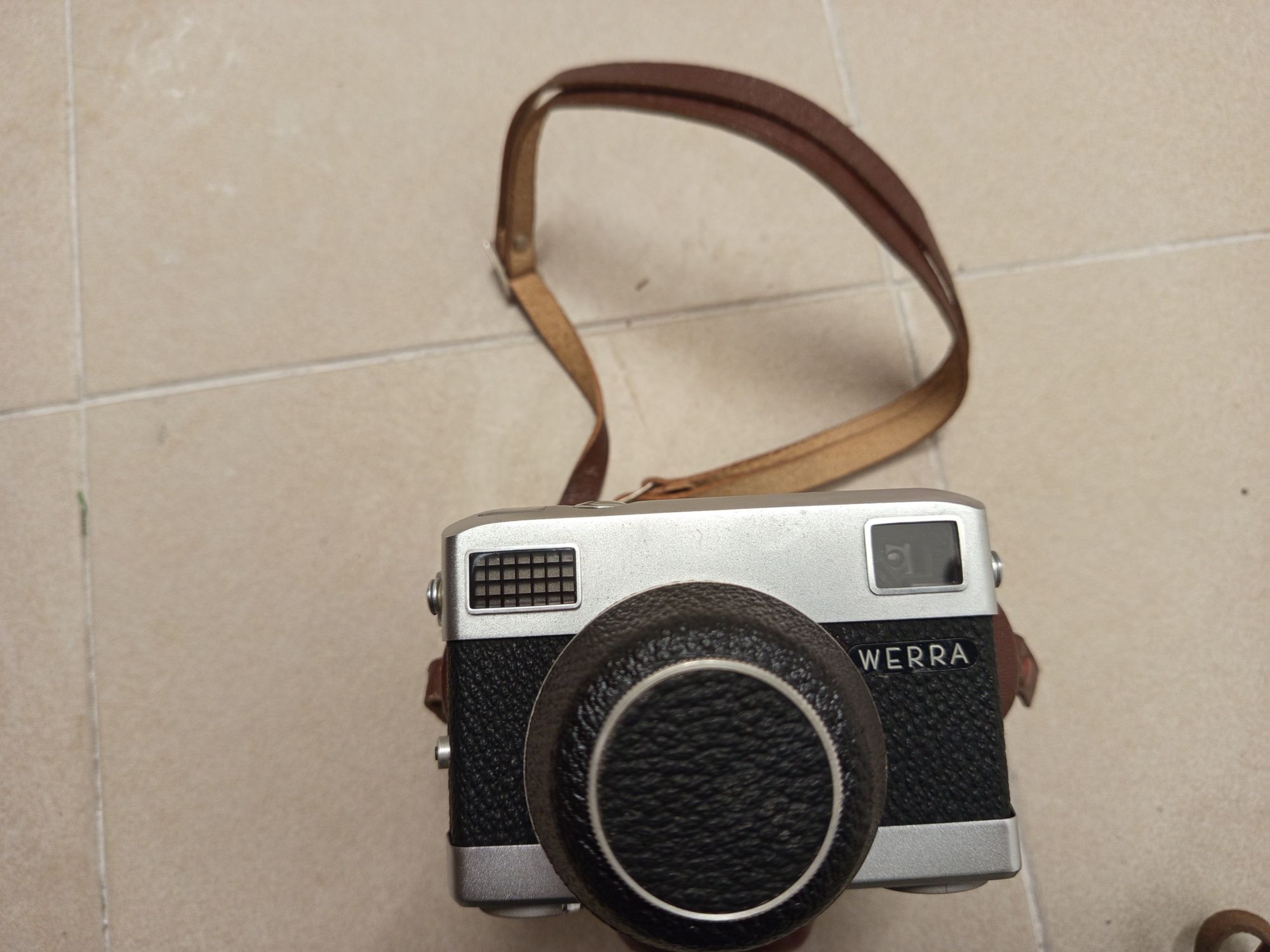 Добър ден, продавам 2 фотоапарати Зенит и Werra,
