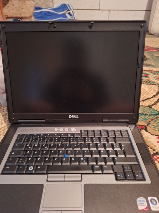 Vând laptop Dell Latitude D620, necomplet, dar nu pornește.
Nu știu ex