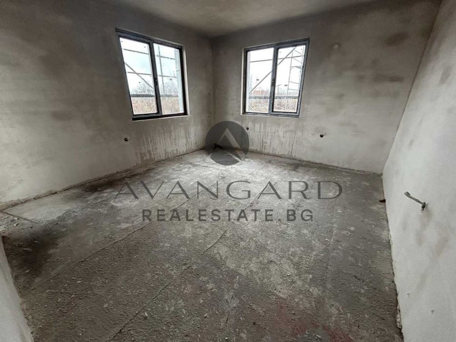 Продава се Четиристаен апартамент в Пловдив, Остромила - 131 кв.м за 1268 €/кв.м - Снимка #2