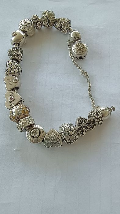 Brățară Pandora cu accesorii originale,mărime 19